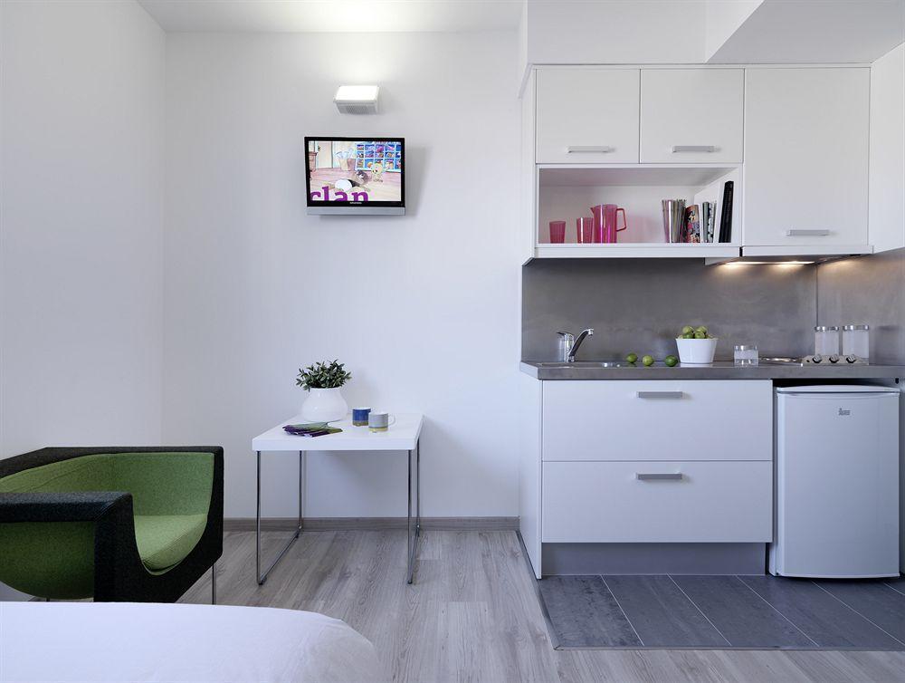 Residencia Melon District Marina Hotel Barcelona Ngoại thất bức ảnh